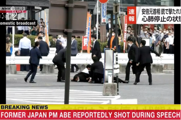 Cập nhập tình hình sức khỏe cựu Thủ tướng Nhật Shinzo Abe sau khi nghi bị nhắm bắn - Hình 1