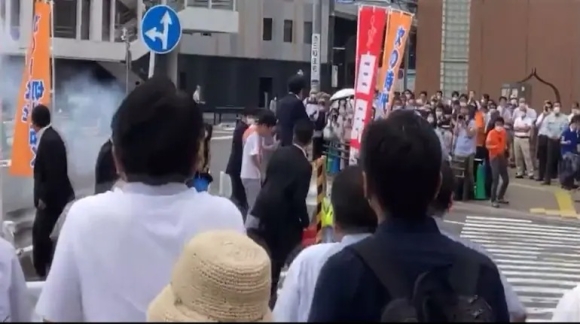Quỳnh Trần JP đau lòng trước sự ra đi của ông Shinzo Abe: Cháu vẫn không quên việc nhận trợ cấp - Hình 6