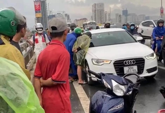 Xác minh người đàn ông bỏ lại xe Audi trên cầu Nhật Tân rồi tự tử-2